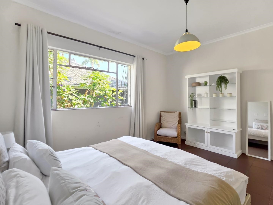 6 Bedroom Property for Sale in Green Point Western Cape